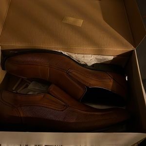 Tan men’s dress shoes never worn in great condition